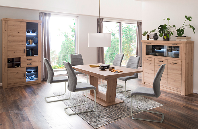 Esszimmer-Möbel mit Dekor in Balkeneiche-Optik