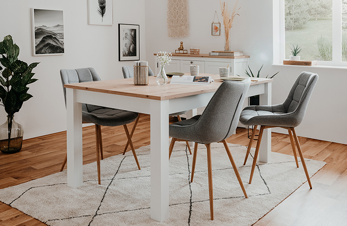 Esszimmerserie im Landhausstil, Weiß mit hellen Holz-Akzenten