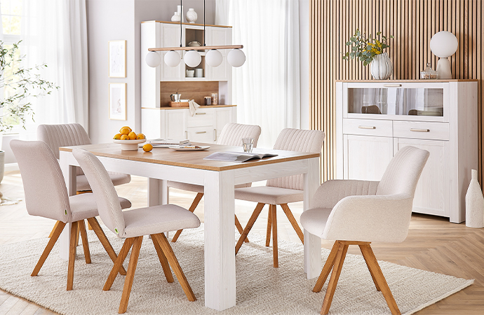 Weiße Möbel in moderner Landhaus-Variante mit schlichten Rahmenfronten