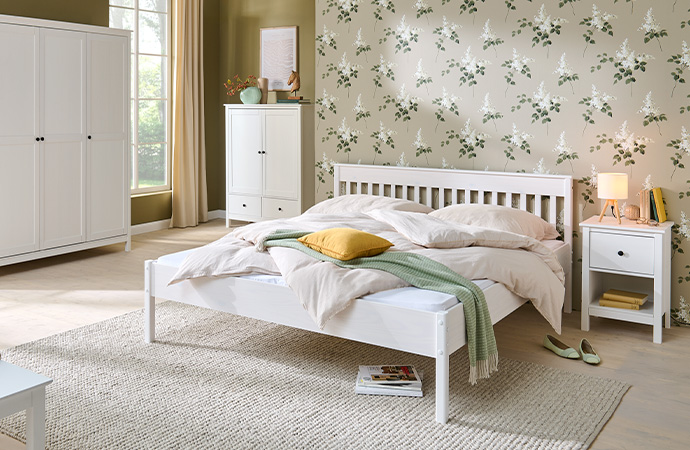 Schlafzimmermöbel Weiß mit Landhaus-Elementen