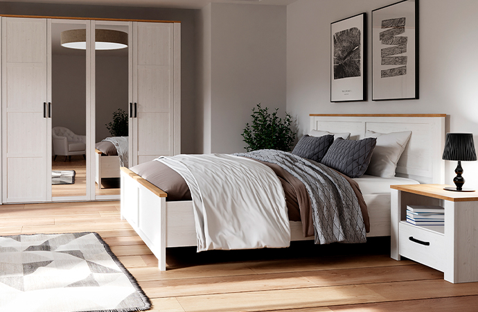 Weiße Möbel im Landhausstil mit Rahmenfronten