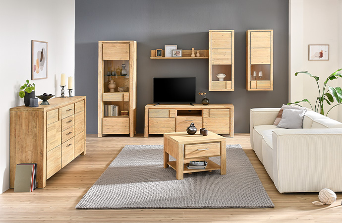 Geradlinige Wohnzimmermöbel aus hellem Holz