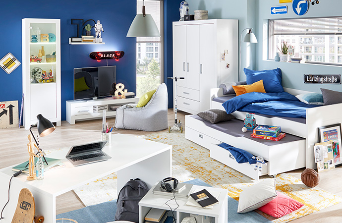 Geradlinige Möbel fürs Jugendzimmer in Weiß