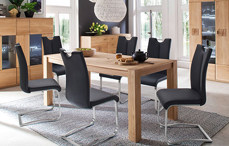 Zeitlose Esszimmer-Serie in Holzdekor 