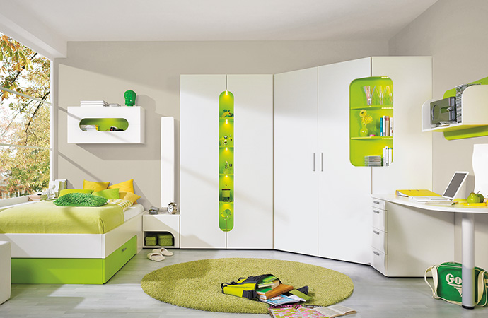 Moderne, weiße Jugendzimmer-Möbel mit leuchtend grünen Akzenten