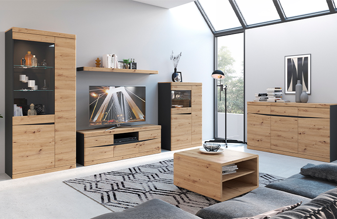 Grifflose Möbelserie im Kontrastdesign mit Holzoptik und Schwarz