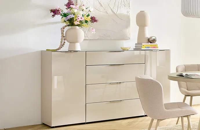 Kommode mit Hochglanzfronten in Kaschmir-Beige