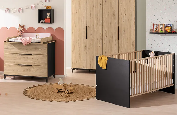 Babymöbel in Schwarz und Eiche-Optik