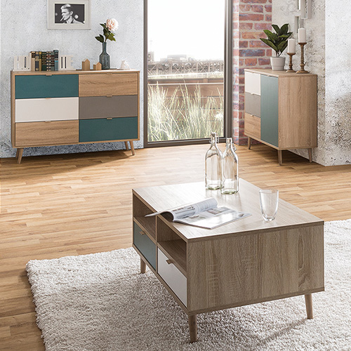 Wohnzimmermöbeln in Holzoptik, Fronten im Colour-Blocking Stil in 4 Farben