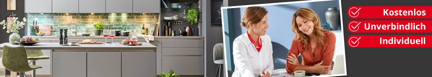 Kostenlos, unverbindlich, individuell. Küchenberaterin im Gespräch mit Kundin