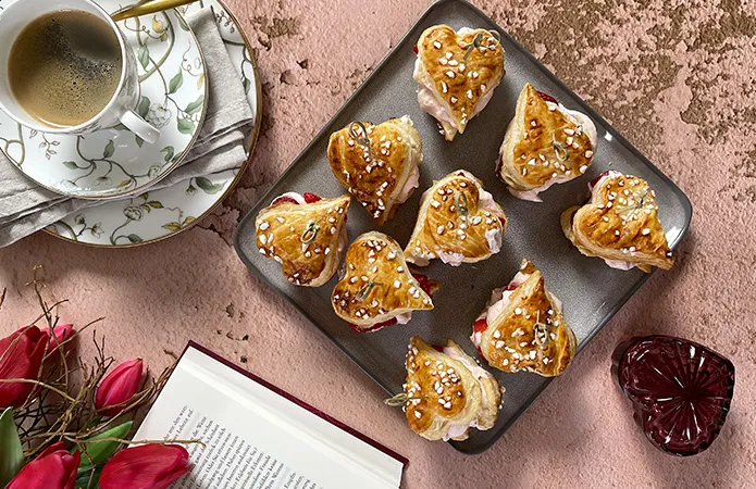 Zum Rezept Blätterteig-Herzen mit Erdbeercreme