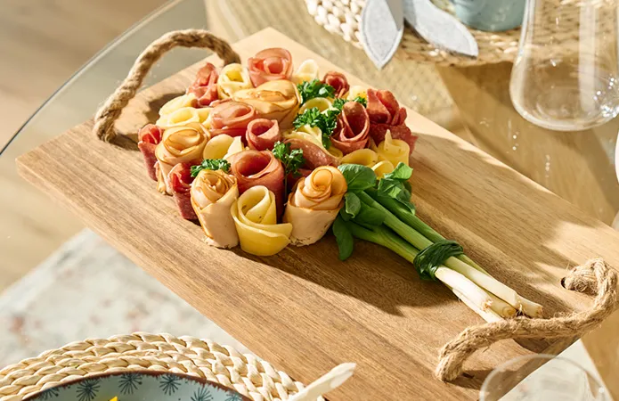 Zum Rezept Blumiges Aufschnittbrett