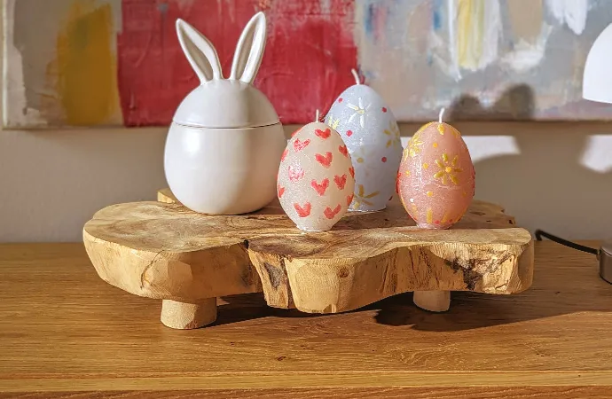 Zum DIY Eierkerzen mit Kerzenwachs bemalen