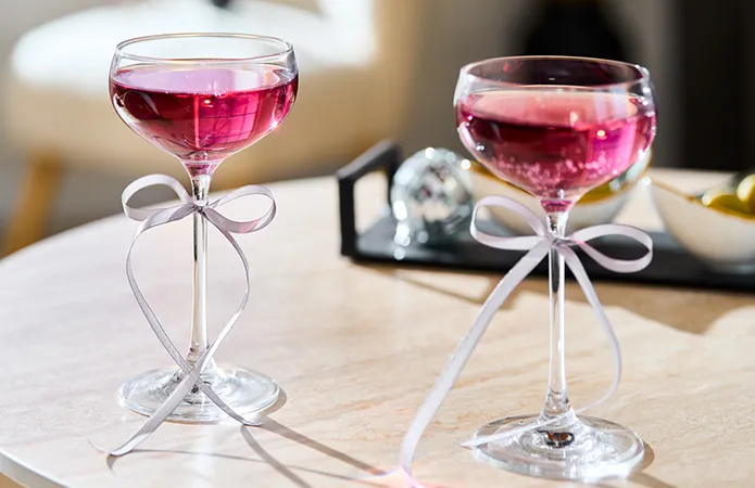 Zu den DIY Ideen für Gläser festlich verzieren