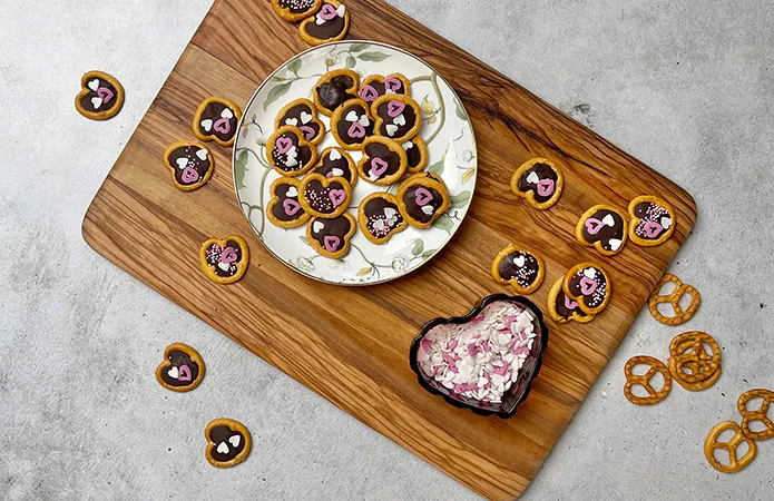 Zum Rezept Schokoladen-Brezelherzen