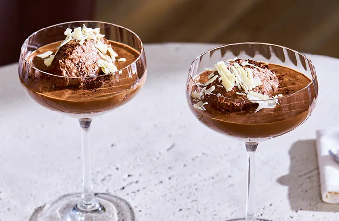 2 Martinigläser mit Schokoladenmousse