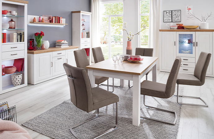 Weiße Esszimmermöbel im Landhaus-Look, Rahmenfronten