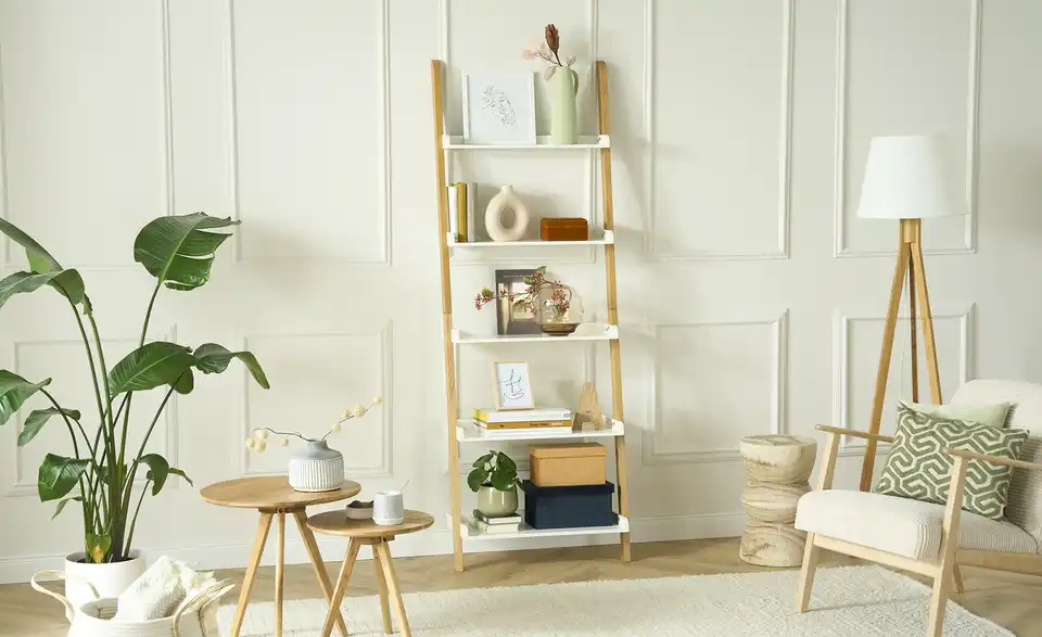 Leiterregal Bari, in Wohnsituation