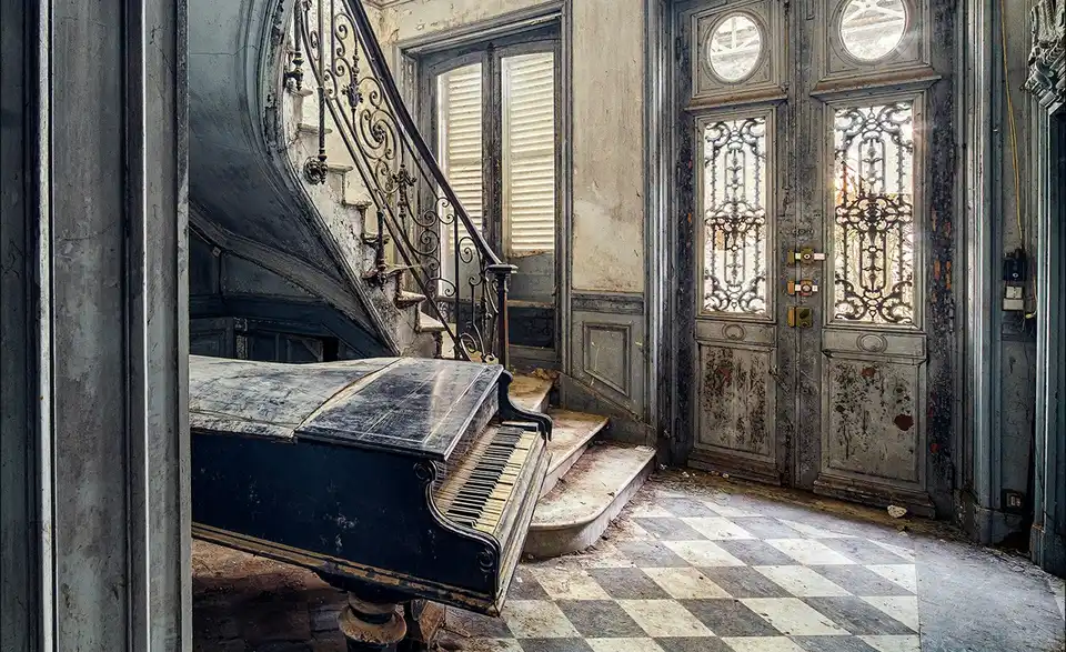 Kunstleinwand "Lost House", Frontansicht