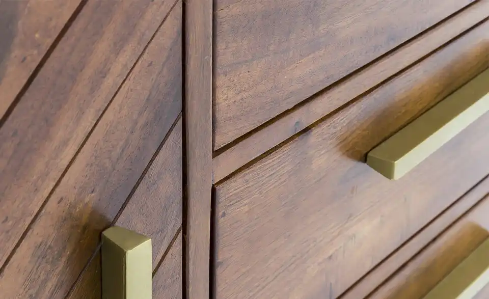 Sideboard Calatria aus Massivholz, Detailansicht