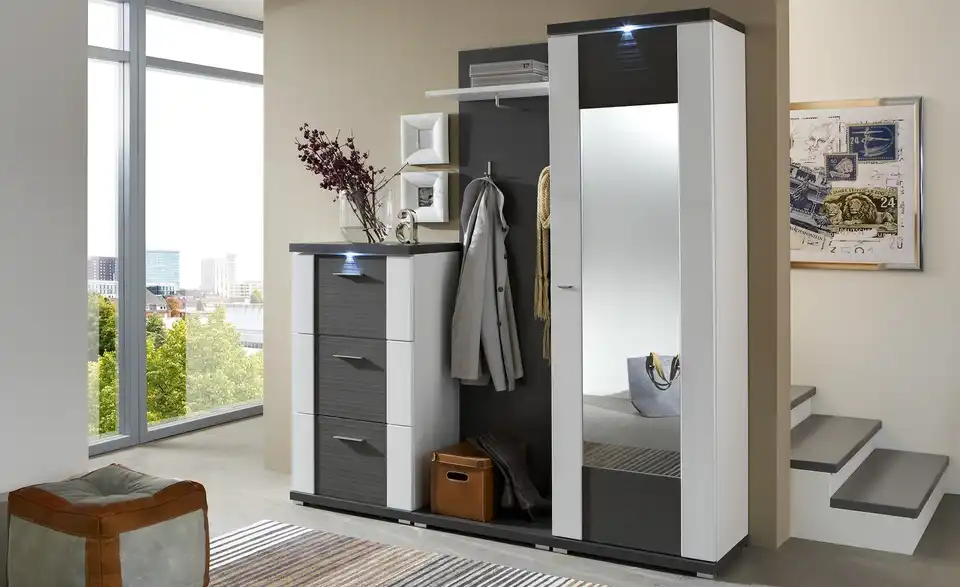 Dielenschrank Titan, in Wohnsituation