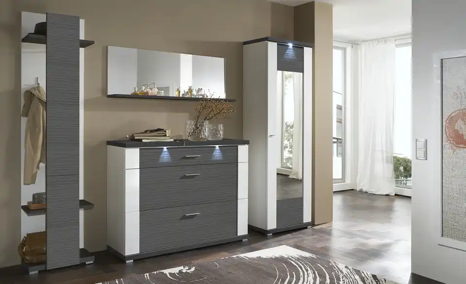 Dielenschrank Titan, in Wohnsituation