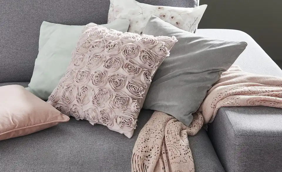 como Kissen Rosenapplikation, in Wohnsituation