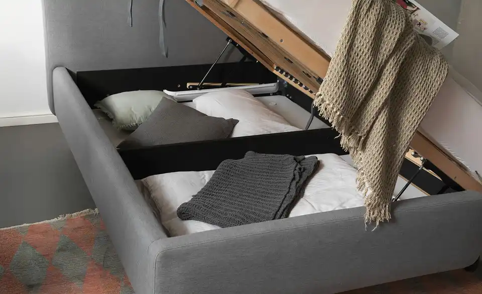 Polsterbett Mattis mit Bettkasten, in Wohnsituation