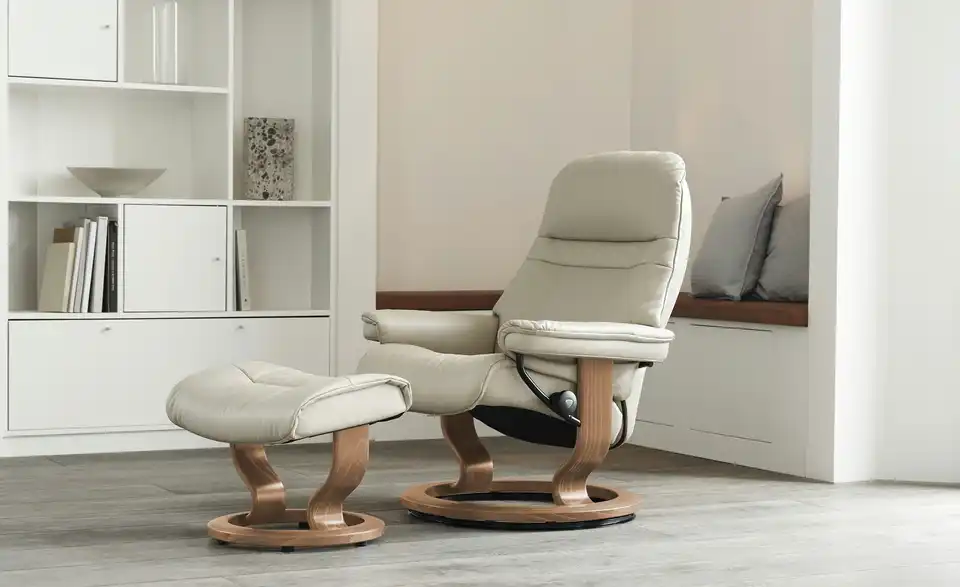 Stressless Relaxsessel mit Hocker Sunrise M Leder, in Wohnsituation