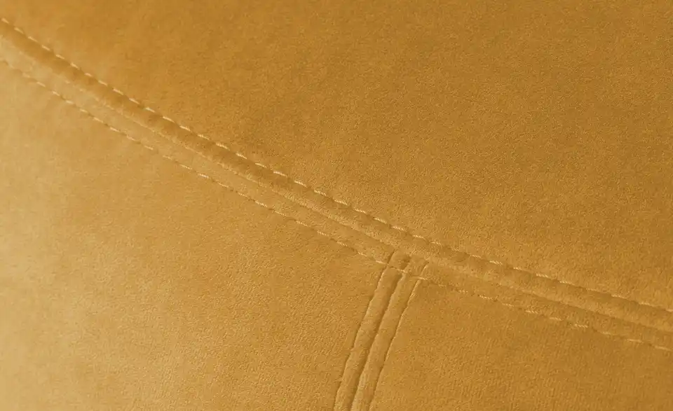 Samt Hocker Amadi, Naht