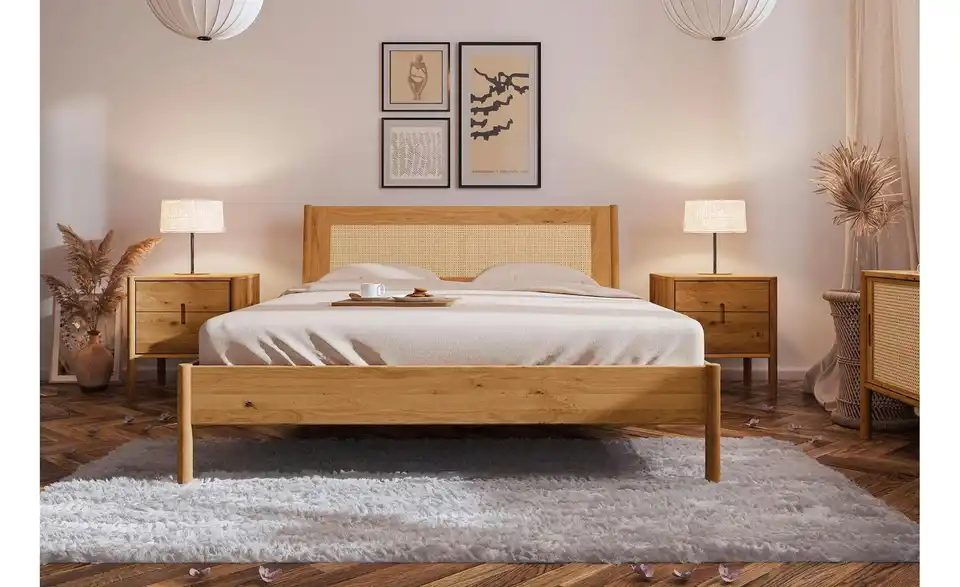 Massivholzbett Greta mit gepolstertem Kopfteil, in Wohnsituation