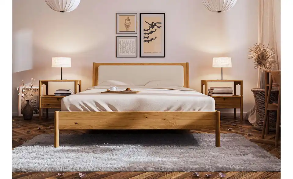 Massivholzbett Greta mit gepolstertem Kopfteil, in Wohnsituation