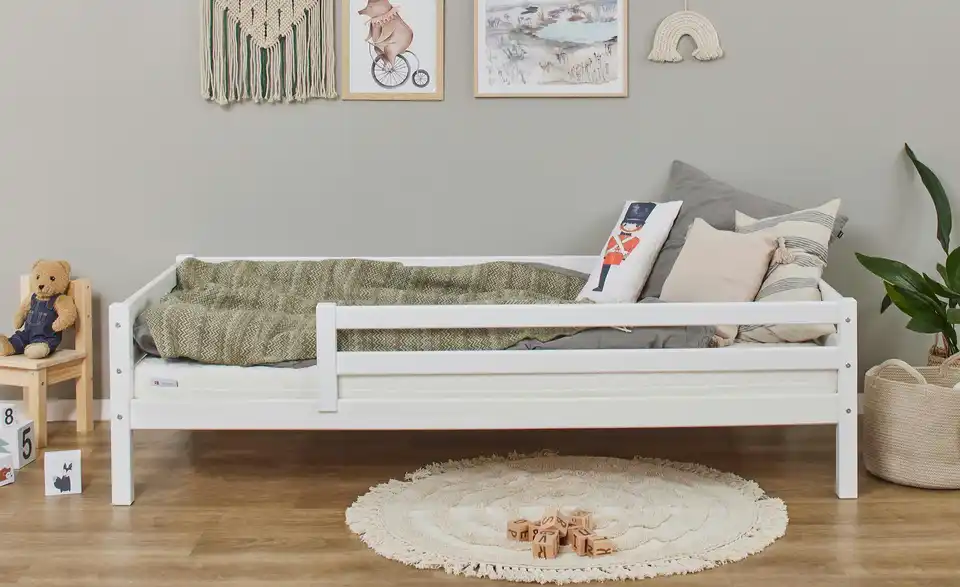 Hoppekids Juniorbett mit Rausfallschutz, in Wohnsituation