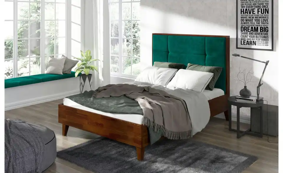 Massivholzbett Frida nussbaumfarben, in Wohnsituation