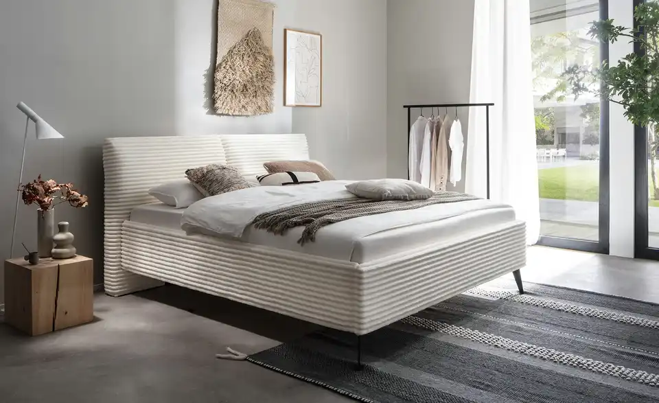 Polsterbettgestell Matera flauschiger Mega-Cord Bezug, in Wohnsituation