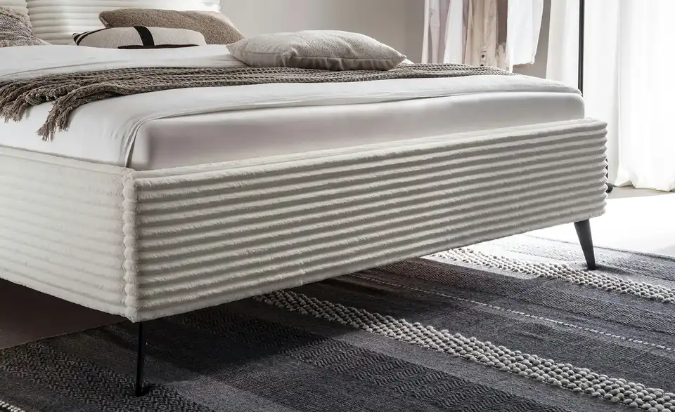Polsterbettgestell Matera flauschiger Mega-Cord Bezug, in Wohnsituation