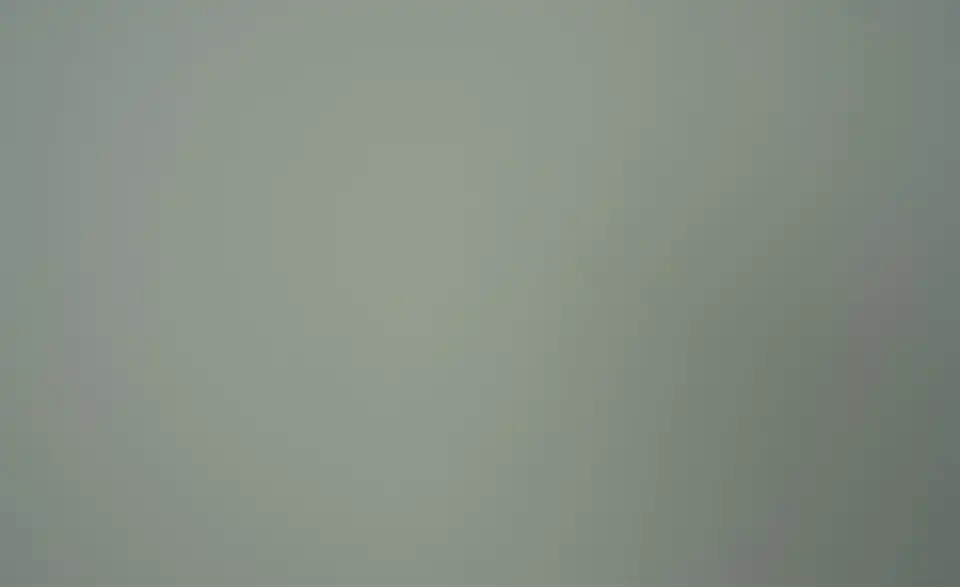 Kleiderschrank Hemsby 3-türig, Salbeigrün, mit Einlegeböden, Stoffstruktur