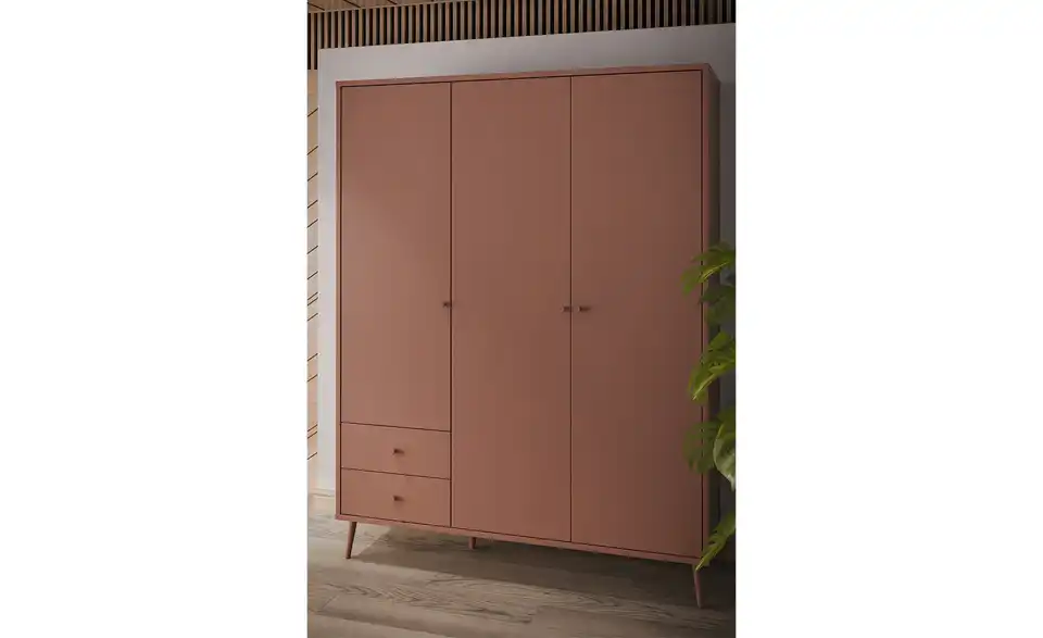 Kleiderschrank Hemsby 3-türig, Terracottafarben, mit Einlegeböden, in Wohnsituation