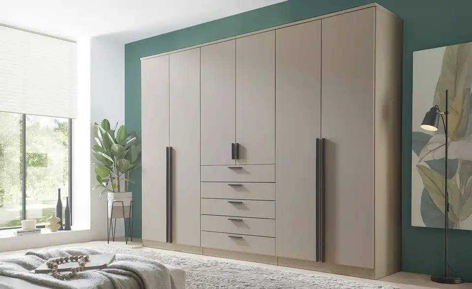 Drehtürenschrank Amesbury 6-türig, Cashmere, mit Einlegeböden, in Wohnsituation