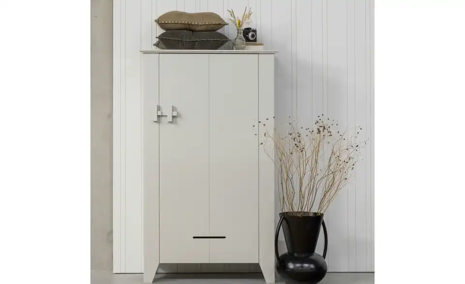 WOOOD Kleiderschrank, in Wohnsituation