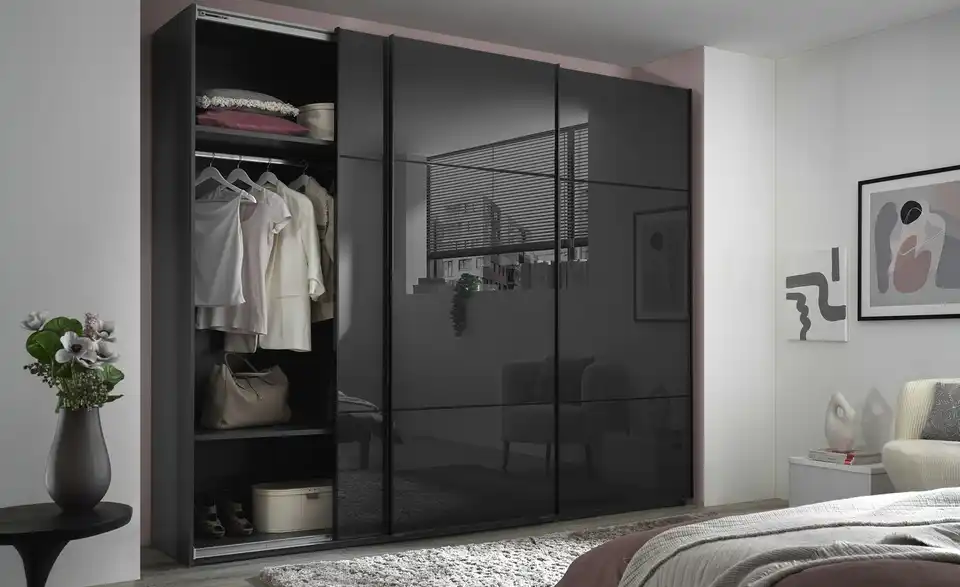 Schwebetürenschrank Minda, in Wohnsituation