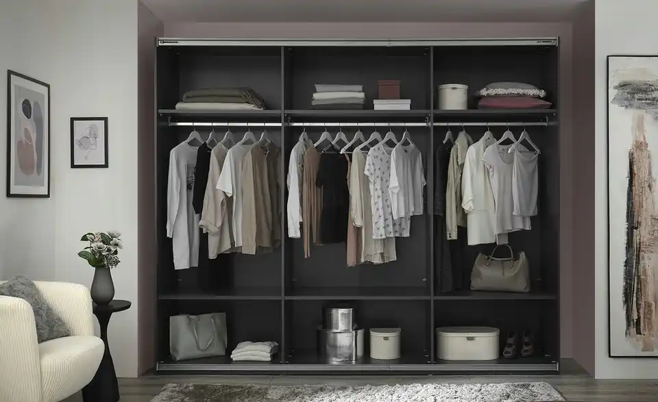 Schwebetürenschrank Minda, in Wohnsituation