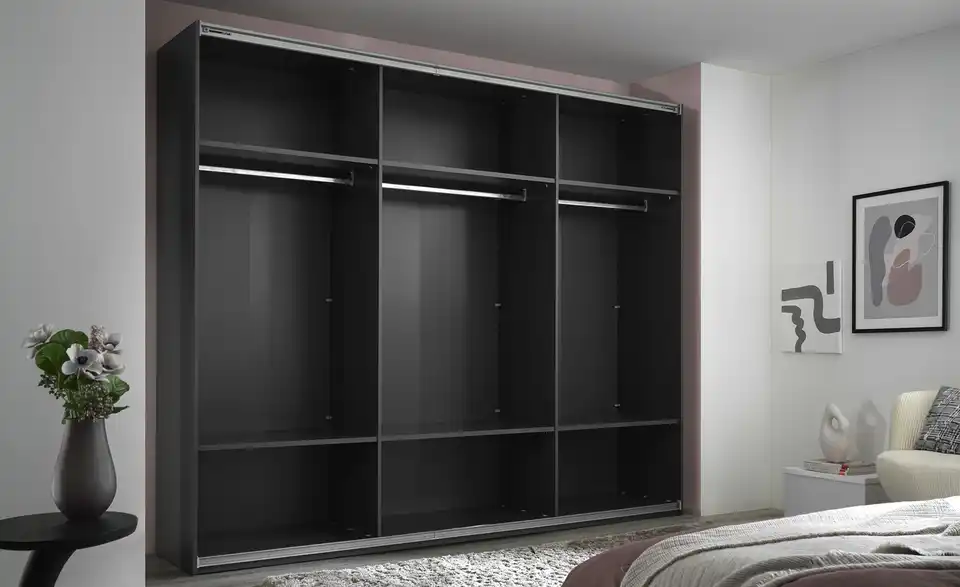 Schwebetürenschrank Minda, in Wohnsituation