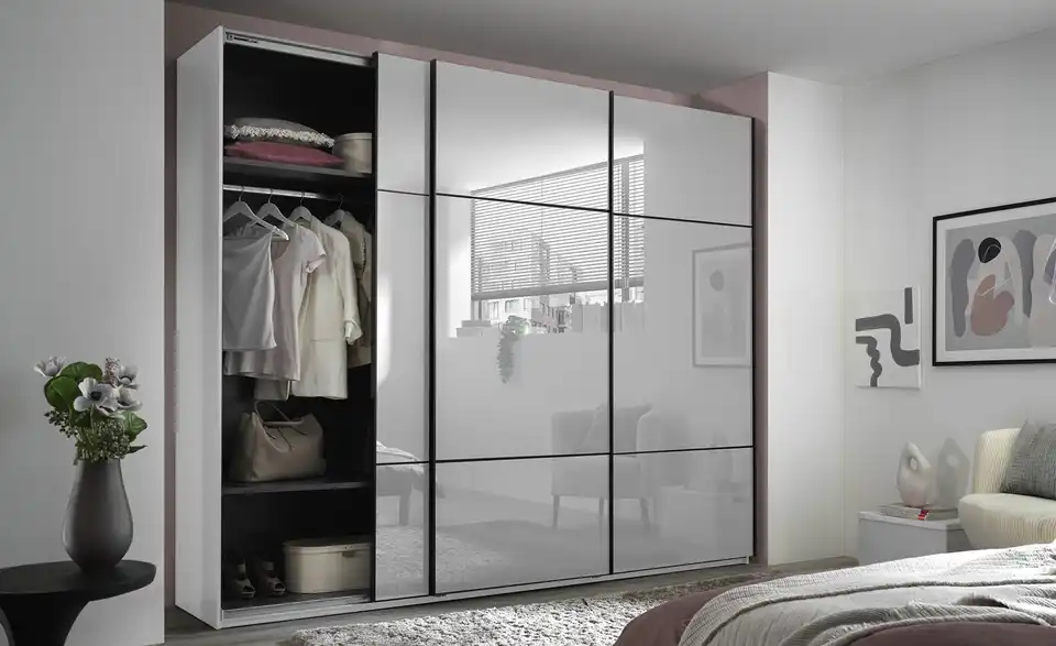 Schwebetürenschrank Minda, in Wohnsituation