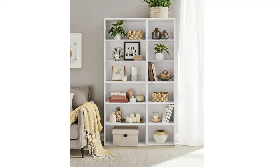 Regal, in Wohnsituation