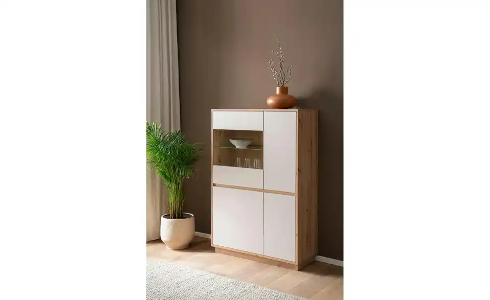 Vitrine Solara, in Wohnsituation