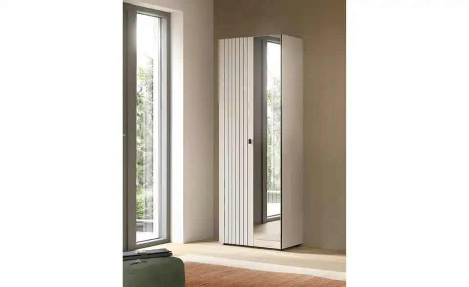 Garderobenschrank, in Wohnsituation