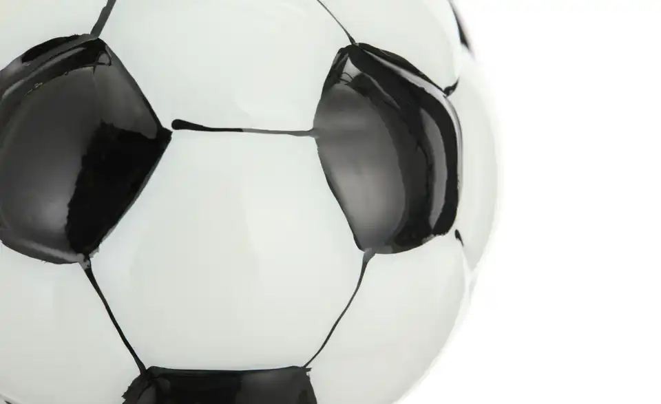 HOME STORY Baumanhänger Fußball, Detailansicht