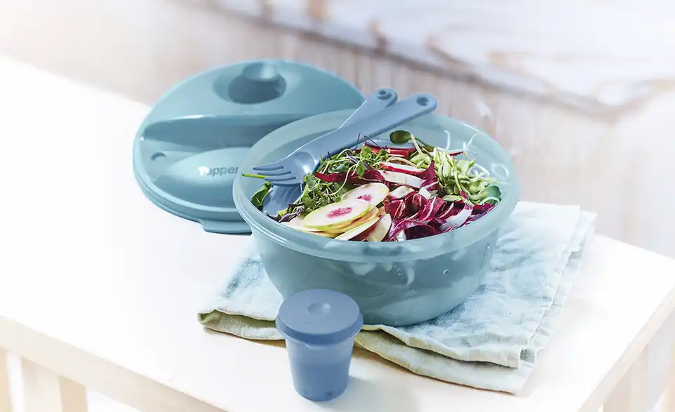 Tupperware Salatbowl, in Wohnsituation