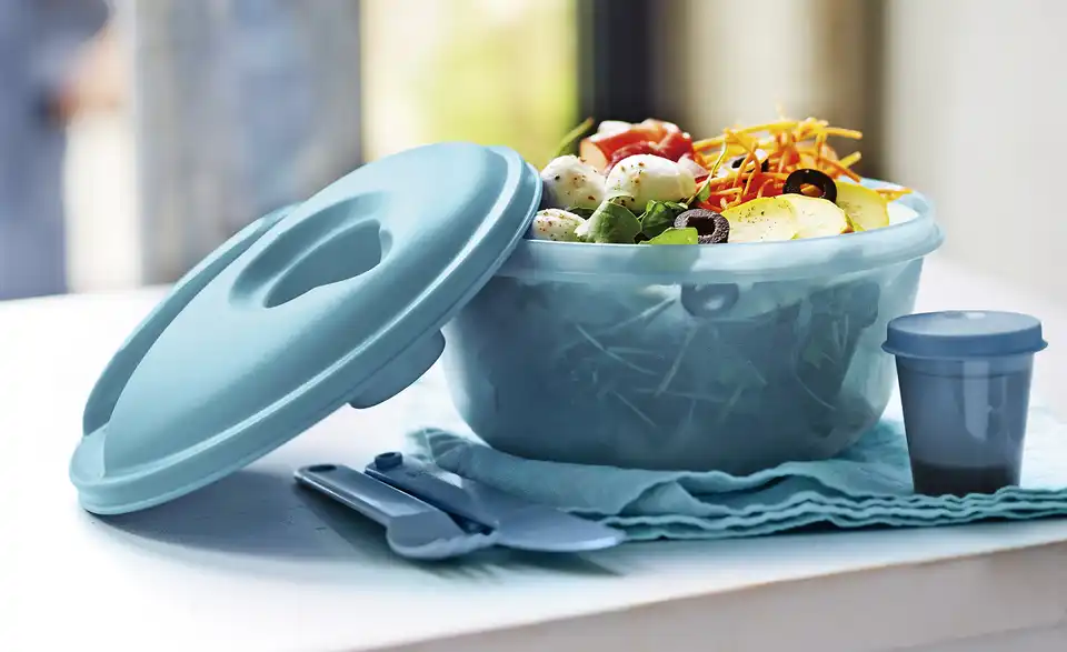Tupperware Salatbowl, in Wohnsituation